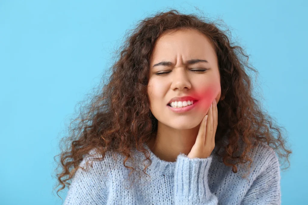 Tooth pain that requires emergency dental care